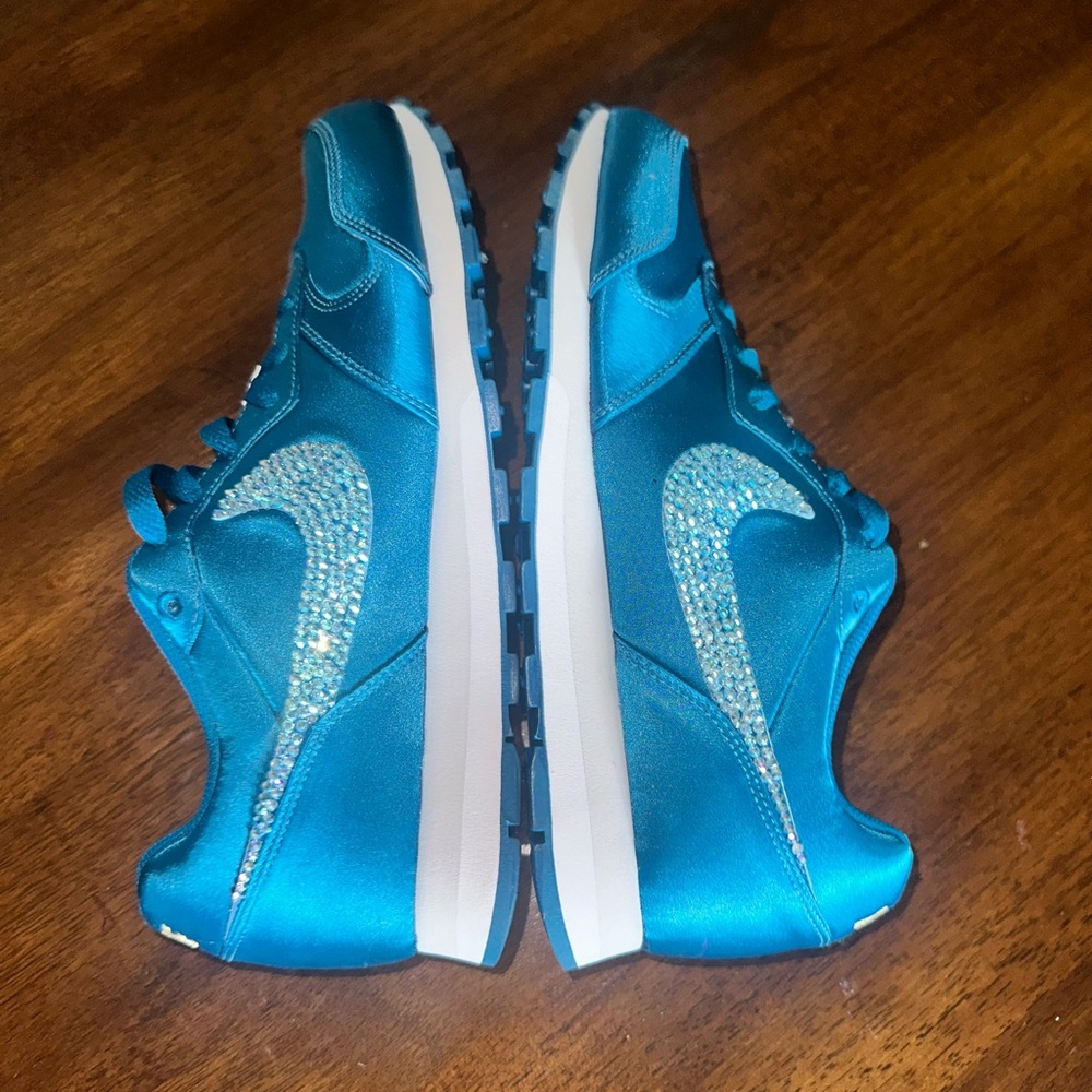 **New** Nike MD Runner 2 New  w/ Aqua Crystals- Women's size  10.5